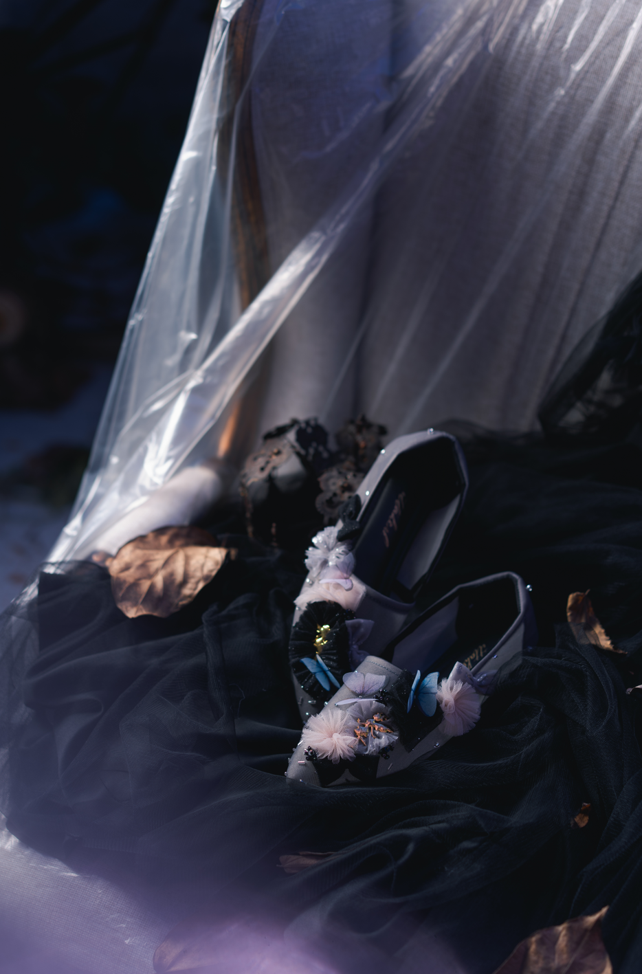 Katnis Night スリッポン ポインテッドトゥ ウィスパー グレー