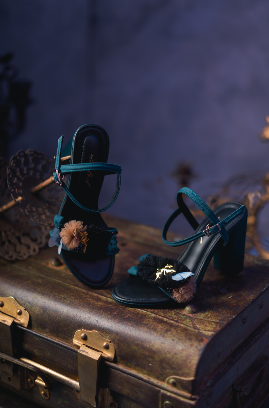 Katnis Night ストラップ付きブロックヒールサンダル（6cm）エーゲブルー