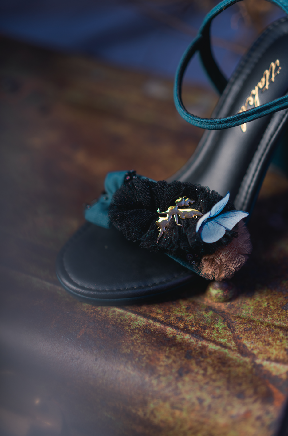 Katnis Night ストラップ付きブロックヒールサンダル（6cm）エーゲブルー