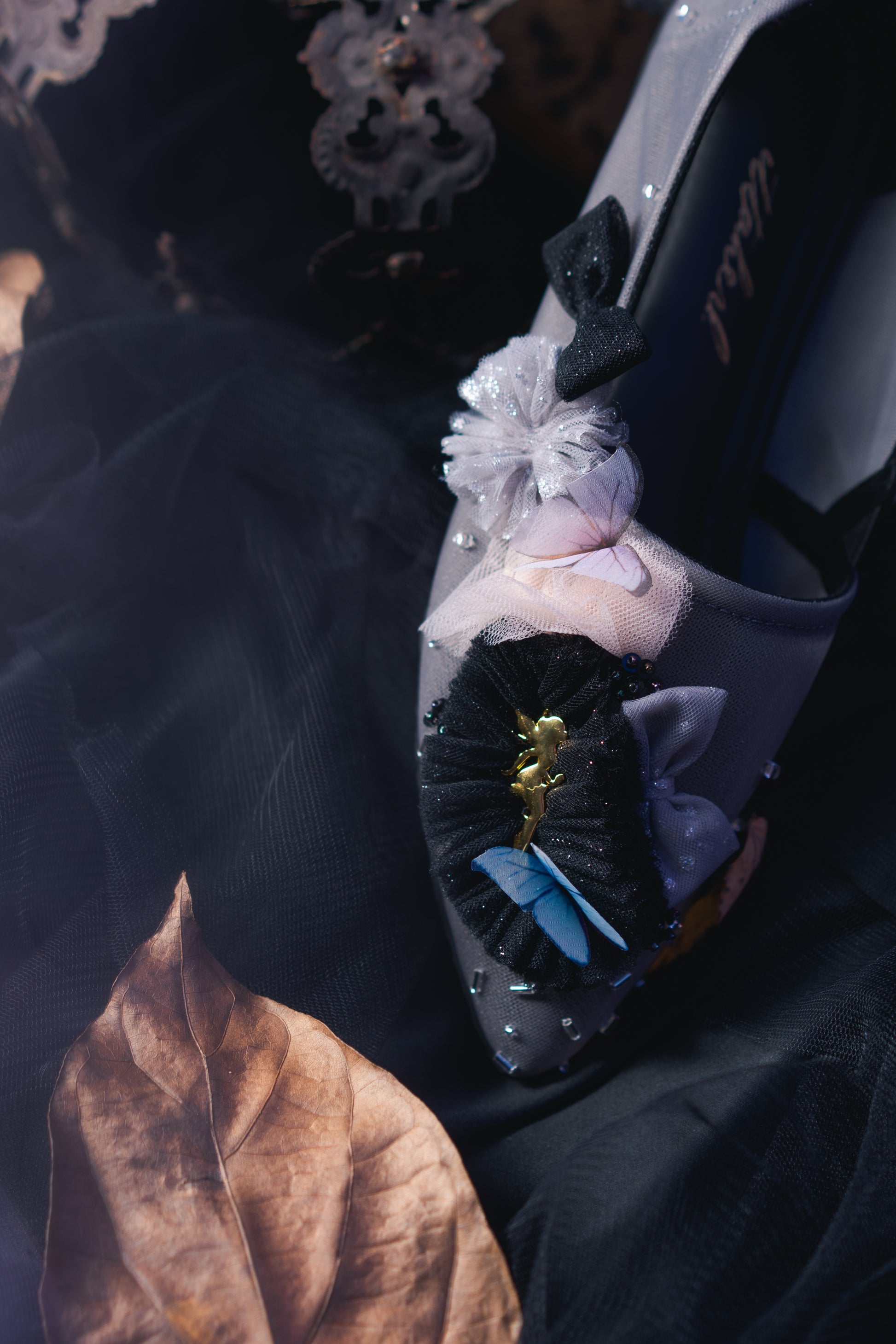 Katnis Night スリッポン ポインテッドトゥ ウィスパー グレー