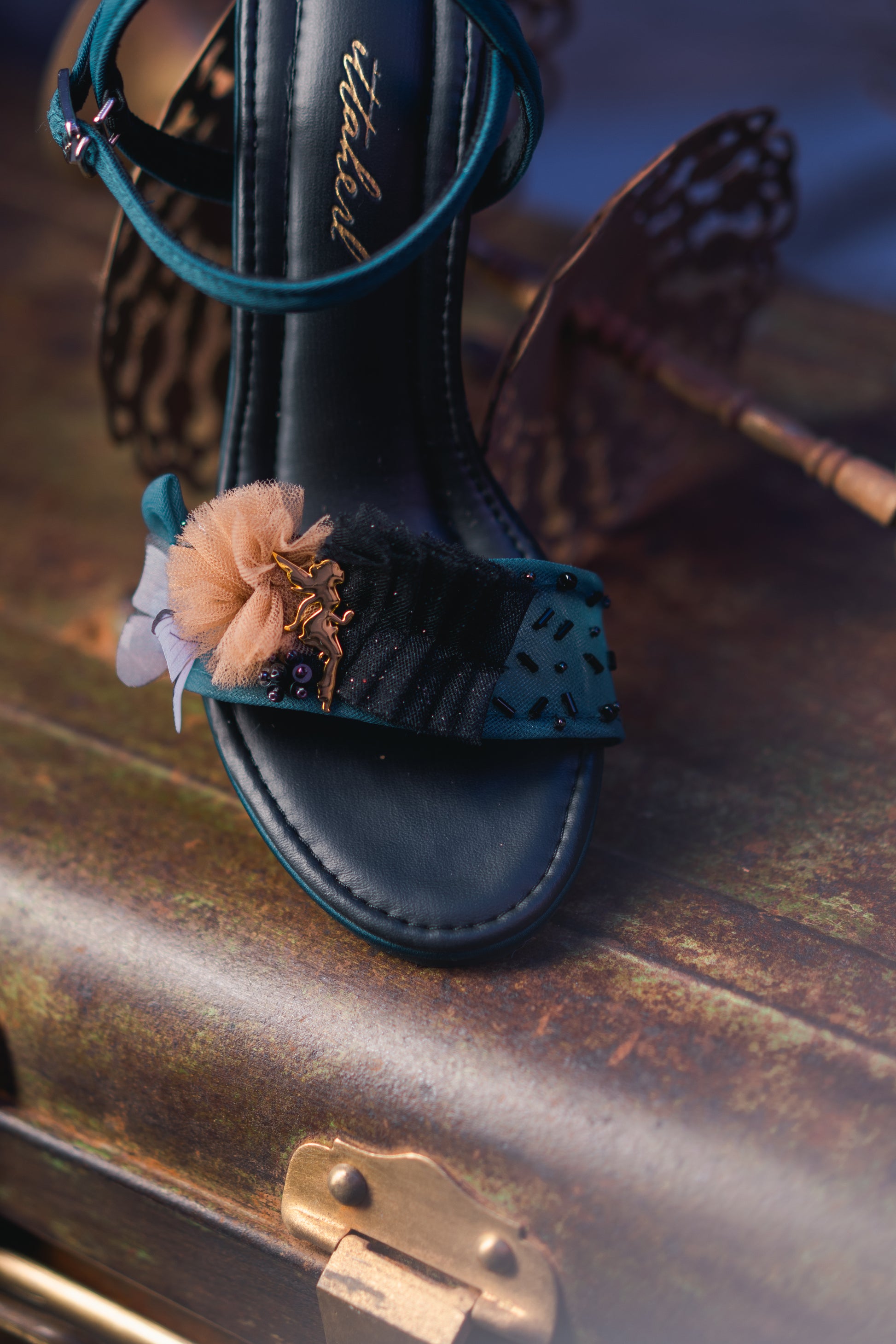 Katnis Night ストラップ付きブロックヒールサンダル（6cm）エーゲブルー